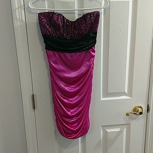 Super sexy pink dress with black detail